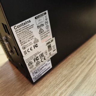 Ordenador sobremesa ASUS Monitor y altavoces.