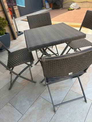 Conjunto mesa y 4 sillas jardín ratán