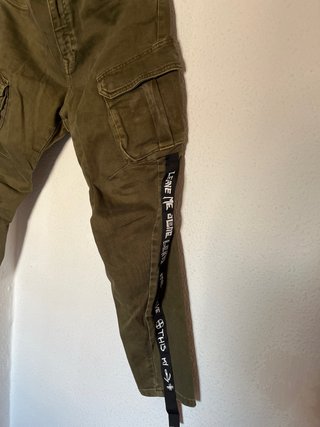 Pantalón cargo Zara verde militar