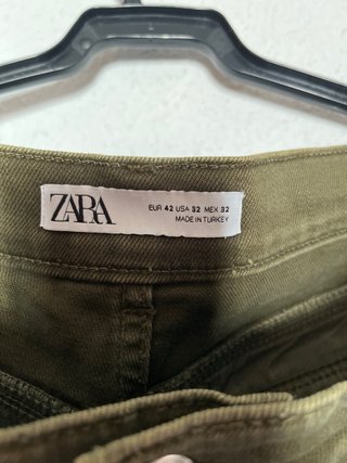 Pantalón cargo Zara verde militar