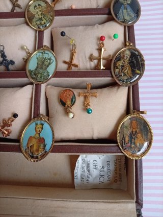 Lote Cruces y Vírgenes