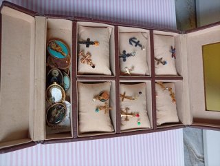 Lote Cruces y Vírgenes