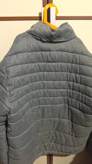 Chaqueta acolchada gris talla M.