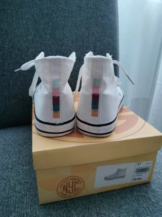 Zapatillas altas blancas bordadas talla 37