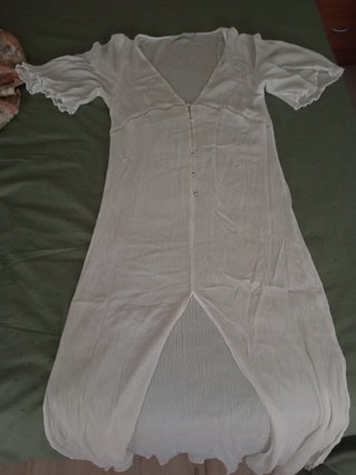 Vestido blanco estilo ibicenco con botones