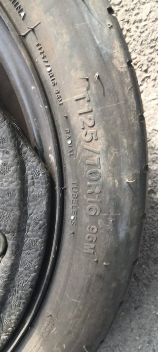 Rueda repuesto Audi A3 125/70R16 y gato elevador