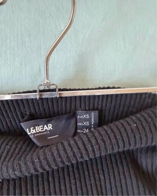 Falda negra de Pull and Bear