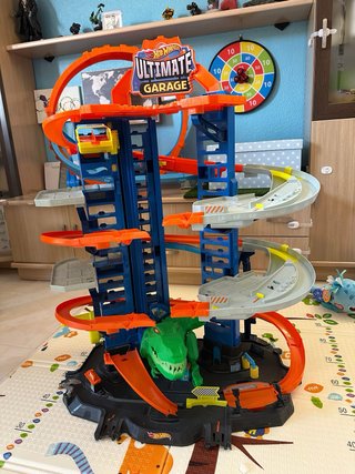 GARAJE DEFINITIVO HOTWHEELS + 2 coches