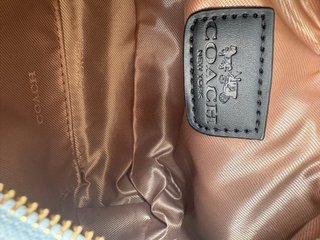 Bolso Coach azul con monedero y correa
