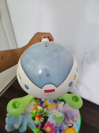 Mecedora gimnasio y móvil para bebé
