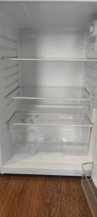 Microondas, nevera y congelador. Se vende separado