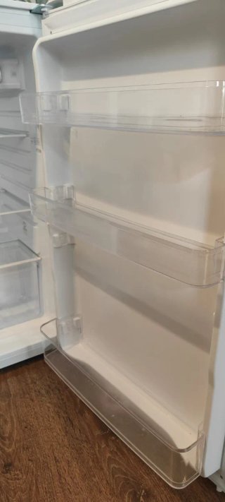 Microondas, nevera y congelador. Se vende separado
