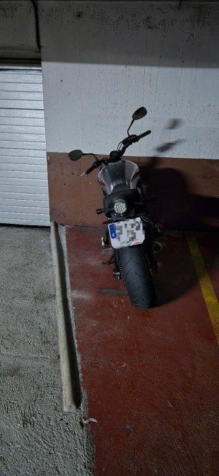 Alquilo plaza garaje para moto.