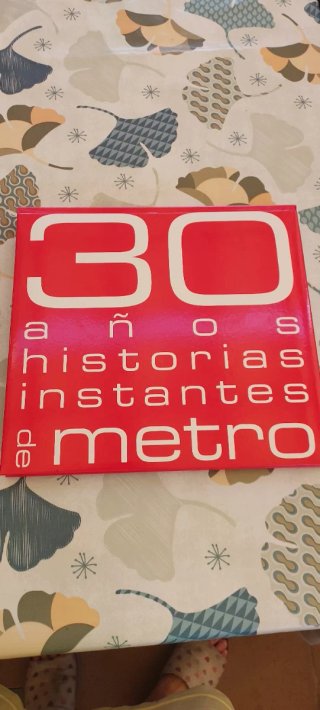 Libro "30 años historias instantes de metro "