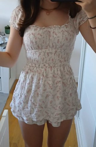 Vestido floral rosa y blanco