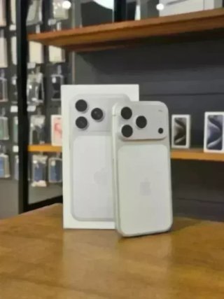 IPHONE 17 PRO 512GB ARGENTO BATTERIA 100% - 4 CICLI