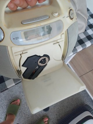Aiwa CSD-P1 Radio CD Portátil Beige