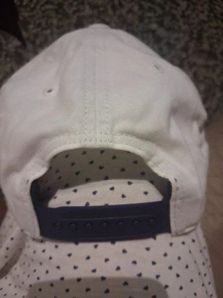 Gorra Adidas Blanca y Morada
