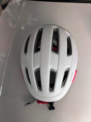 Casco de ciclismo blanco