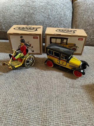 Figuras de hojalata: Coche y carro antiguo