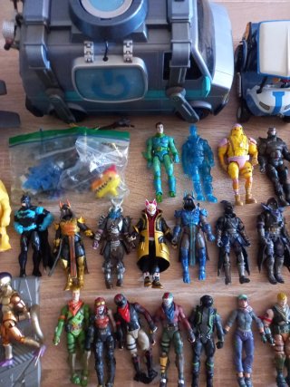 Lote Figuras Fortnite y Vehículos