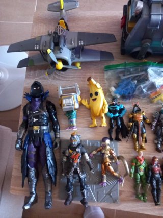 Lote Figuras Fortnite y Vehículos