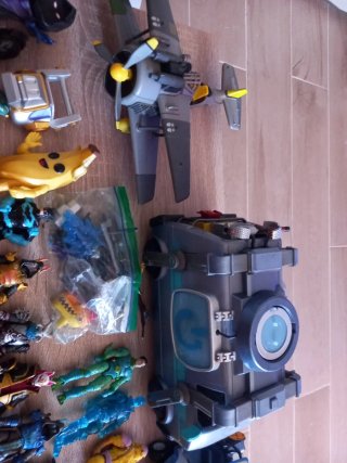 Lote Figuras Fortnite y Vehículos