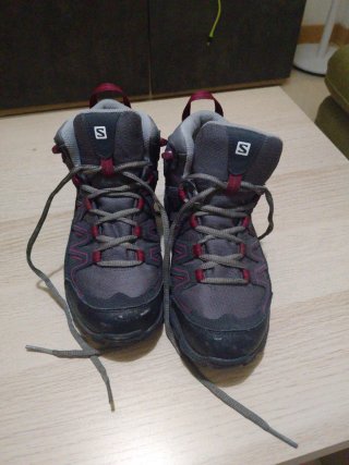 Zapatillas Salomon Trekking Negras y Grises