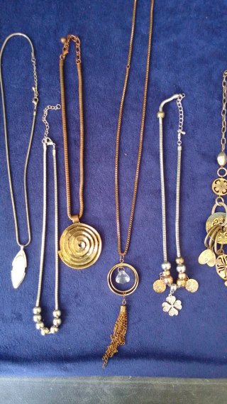 Lote 13 collares.