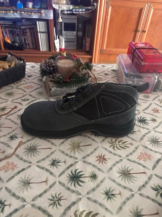 Botas de seguridad negras y grises