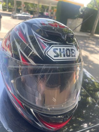 Casco Shoei L Negro/Rojo Raspado