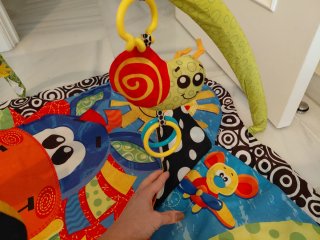 Manta de actividades para bebé