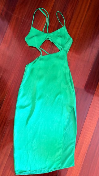 Vestido verde Zara con aberturas