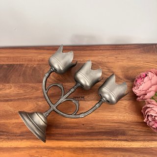 Candelabro de estaño con 3 tulipas