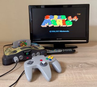 Nintendo 64 + 7 giochi + 2 controller + monitor scart.
