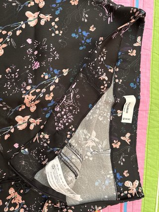 Falda Pull&Bear Estampado Floral Negra