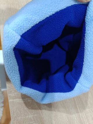 Gorro infantil azul con pez