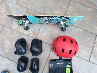 Patín con casco talla M (55-59cm) y protecciones