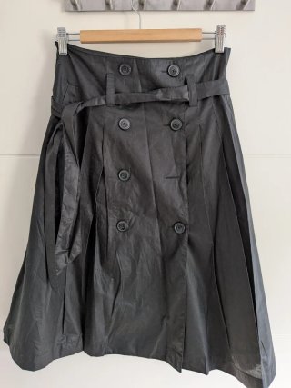 Falda H&M Negra Volante Botones