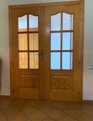 Puerta doble madera con cristales