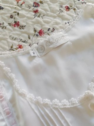 Camisón y bata de raso blanco