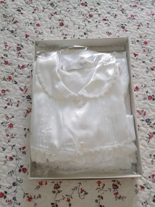 Camisón y bata de raso blanco