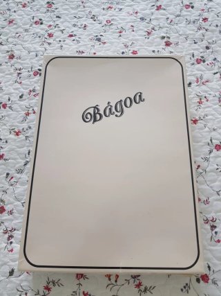 Camisón y bata de raso blanco