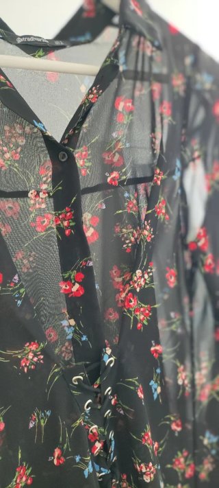 Blusa larga floral Stradivarius