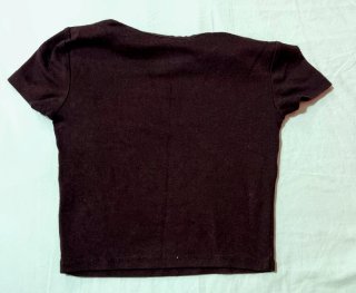 Top Bershka nero con draghi rossi