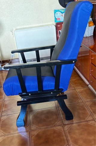 Mecedora de madera y polipiel