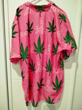 Camisa Estampada Hojas y Figuras
