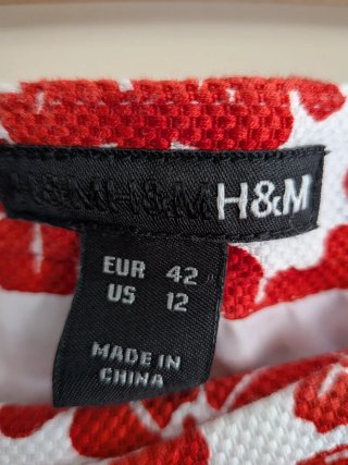 Falda H&M floral roja y blanca