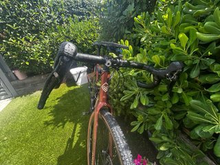 Megamo Jakar Gravel Bike con rodillo regalo