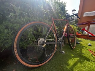 Megamo Jakar Gravel Bike con rodillo regalo